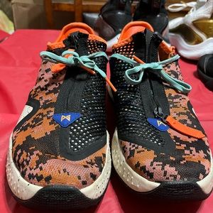 Gently used. Well maintained men’s sneakers.